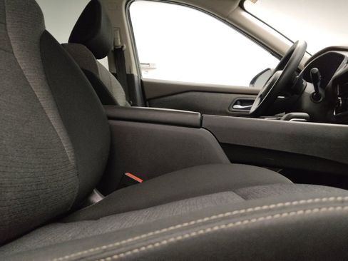 Used 2022 Nissan Rogue SV FWD image 21