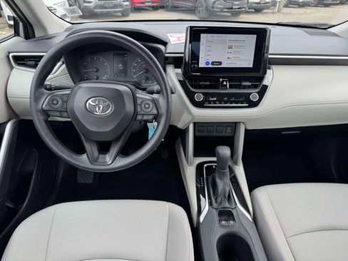 Used 2024 Toyota Corolla Cross L image 16