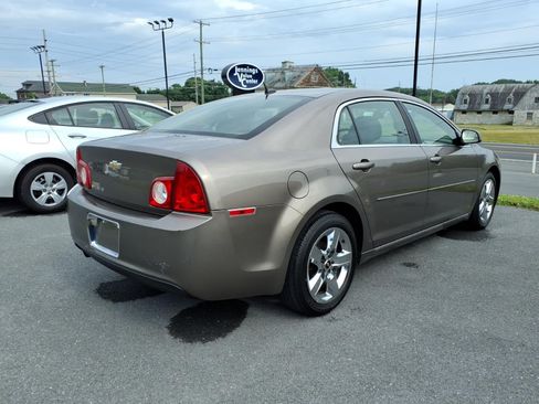 Used 2010 Chevrolet Malibu LT w/ Power Convenience Package FWD image 3