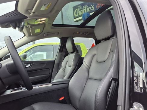 Used 2024 Volvo XC60 B5 Plus image 7