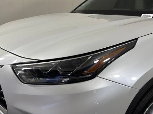 Used 2022 Toyota Highlander Limited AWD/4WD image 10