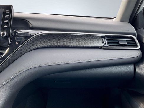 Used 2022 Toyota Camry XSE image 18