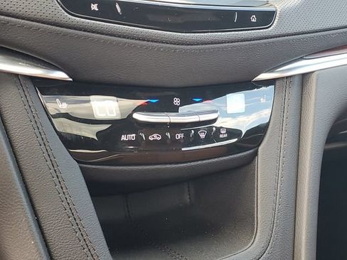 Certified 2024 Cadillac XT5 Premium Luxury w/ LPO, Floor Liner Package AWD/4WD image 23
