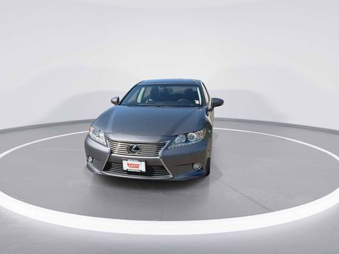 Used 2014 Lexus ES 350 w/ Luxury Package FWD image 3
