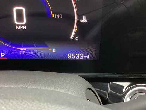 Used 2024 Chevrolet Trax ACTIV w/ Sunroof Package image 3