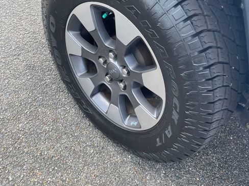 Used 2018 Jeep Wrangler Unlimited Sahara AWD/4WD image 8