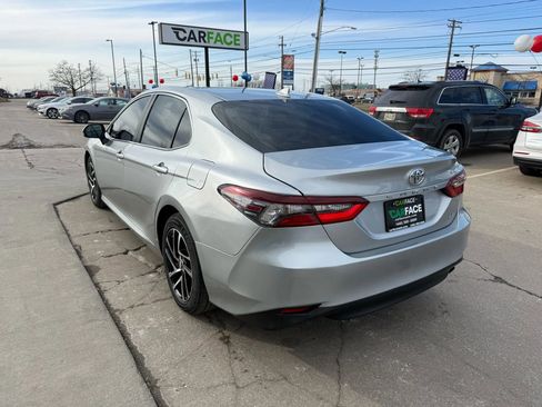 Used 2021 Toyota Camry LE image 9