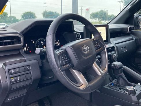 Used 2025 Toyota 4Runner SR5 AWD/4WD image 9