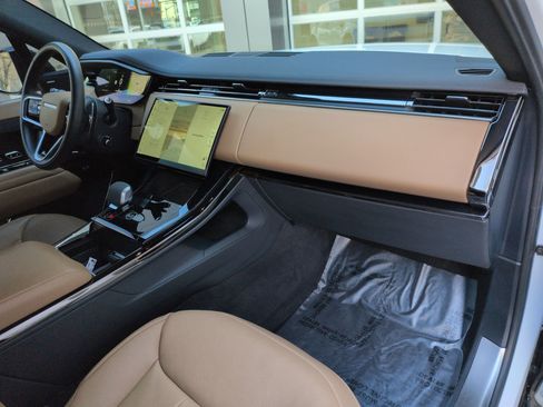 Used 2024 Land Rover Range Rover Sport SE image 31