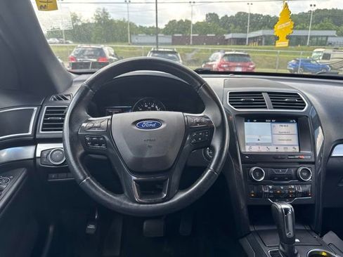 Used 2017 Ford Explorer XLT w/ Equipment Group 202A AWD/4WD image 16