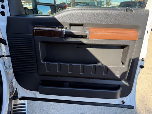 Used 2014 Ford F250 Platinum w/ FX4 Off-Road Package image 28