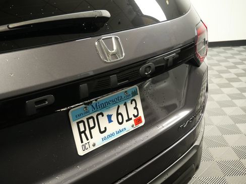 Used 2025 Honda Pilot Black Edition image 9