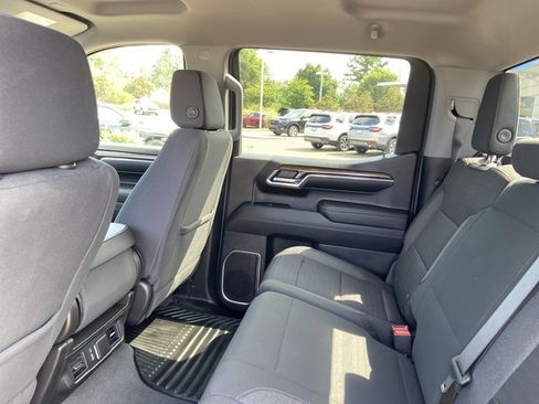 Used 2023 Chevrolet Silverado 1500 LT AWD/4WD image 19