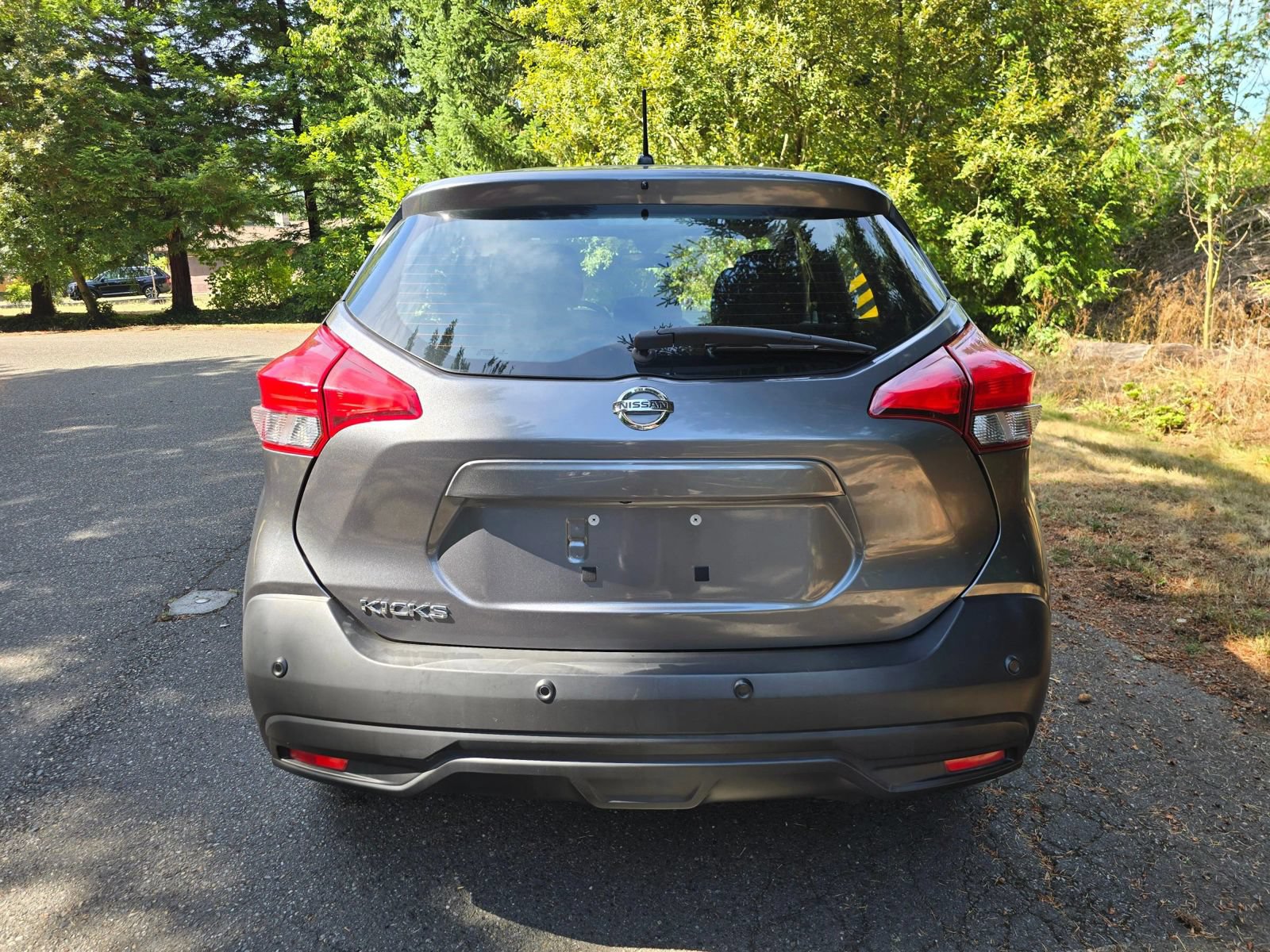 Used 2020 Nissan Kicks S FWD image 4