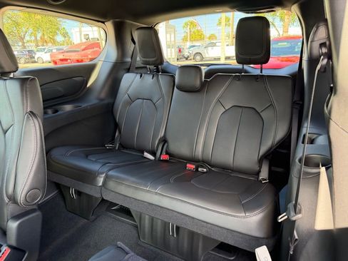 New 2026 Chrysler Pacifica Select FWD image 28