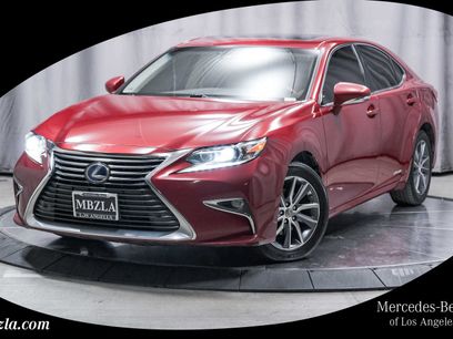 Used 2018 Lexus ES 300h w/ Navigation Package