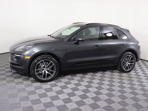 Used 2025 Porsche Macan image 2