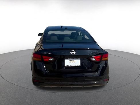 Used 2025 Nissan Altima 2.5 SV FWD image 12