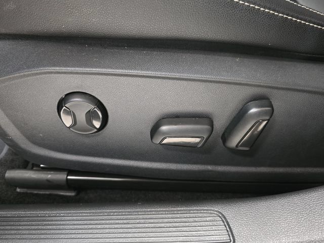 Used 2023 Volkswagen Jetta SE FWD image 23