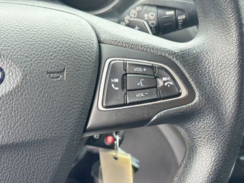 Used 2017 Ford Escape SE FWD image 25
