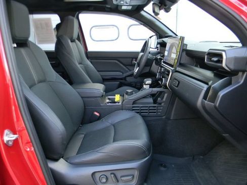 Used 2025 Toyota 4Runner Limited AWD/4WD image 29