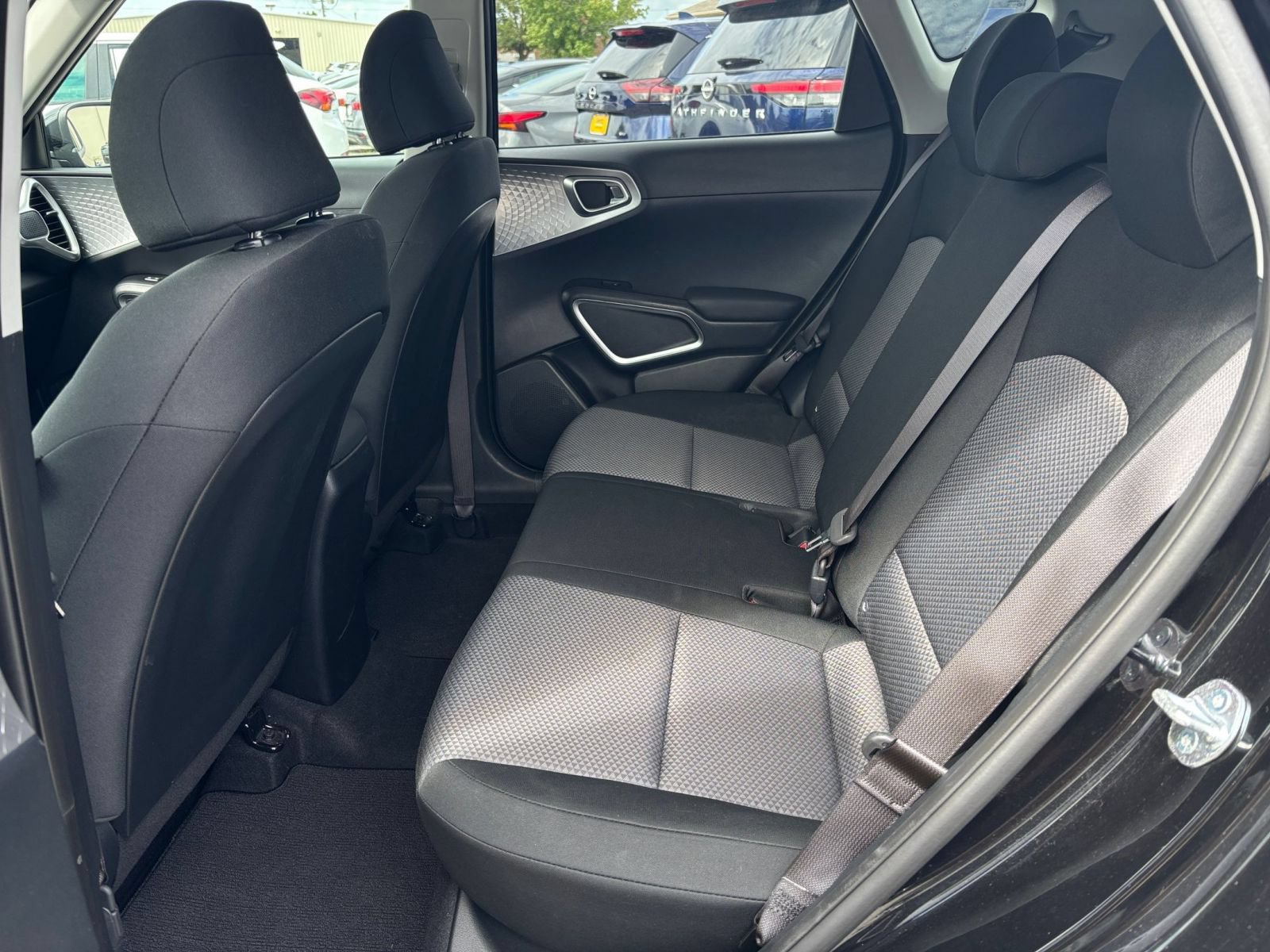 Used 2025 Kia Soul LX w/ LX Technology Package FWD image 24