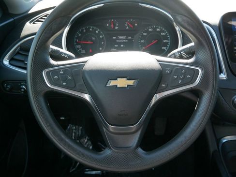 Used 2020 Chevrolet Malibu LT image 17