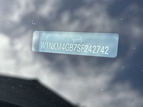 Used 2025 Mercedes-Benz GLC 300 image 28