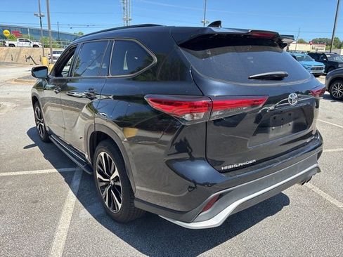 Used 2021 Toyota Highlander XSE AWD/4WD image 3
