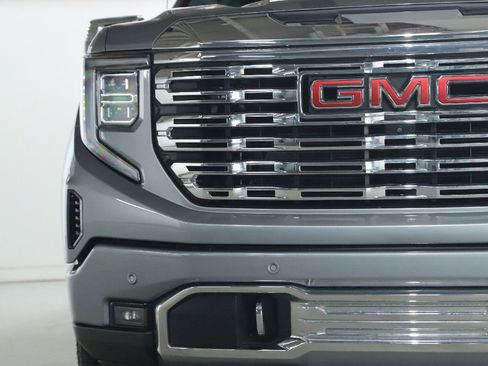 Used 2023 GMC Sierra 1500 Denali w/ Technology Package AWD/4WD image 6