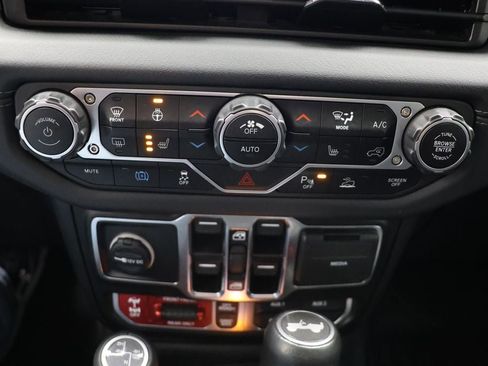 Used 2024 Jeep Wrangler Unlimited Rubicon 4xe image 23