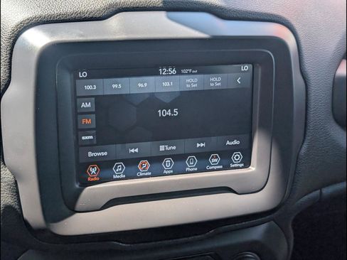 Used 2018 Jeep Renegade Latitude FWD image 14