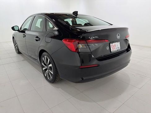 Used 2023 Honda Civic EX image 3