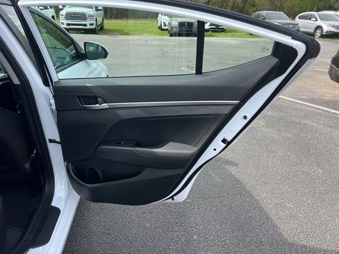 Used 2018 Hyundai Elantra SE image 23