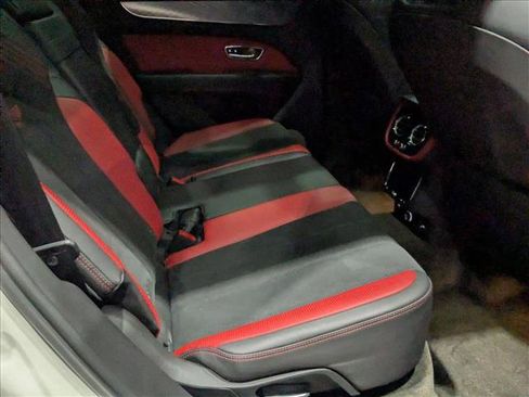 Used 2023 Bentley Bentayga image 21