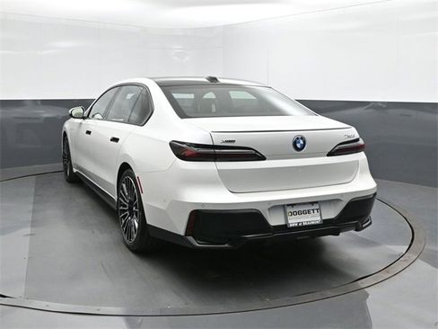 New 2026 BMW 750e xDrive w/ Premium Package image 8