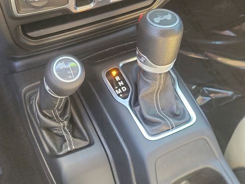 Used 2021 Jeep Wrangler Unlimited Sahara image 21