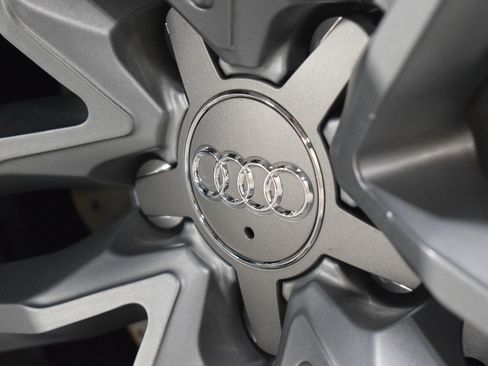 Used 2014 Audi R8 V8 w/ Convenience Package image 17