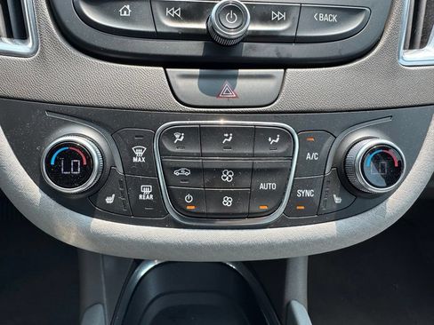 Used 2019 Chevrolet Malibu LT FWD image 21