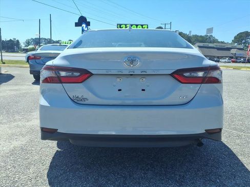 Used 2022 Toyota Camry LE image 3