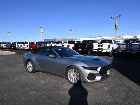 Used 2025 Ford Mustang GT Premium image 17