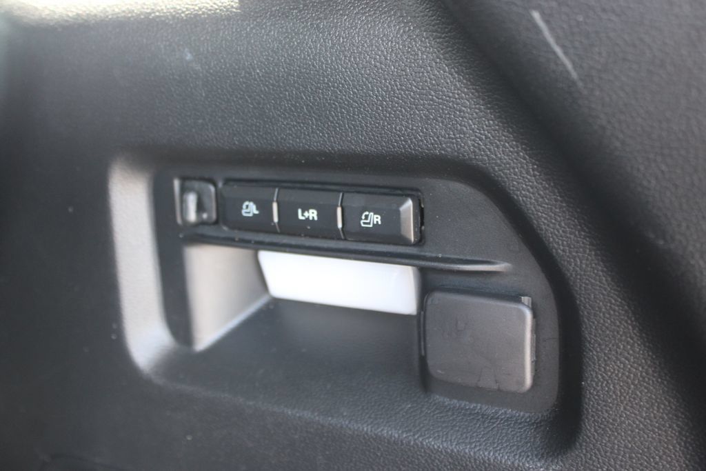Used 2022 Ford Explorer Limited w/ Equipment Group 301A RWD image 19