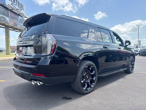 New 2026 Chevrolet Suburban RST w/ RST Capability Package AWD/4WD image 8