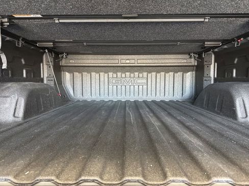 Used 2025 GMC Sierra 1500 AT4 w/ Technology Package AWD/4WD image 11