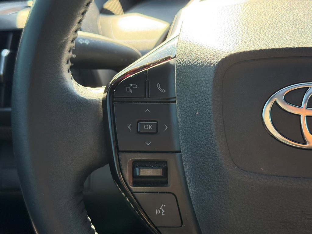 Used 2024 Toyota bZ4X FWD image 29