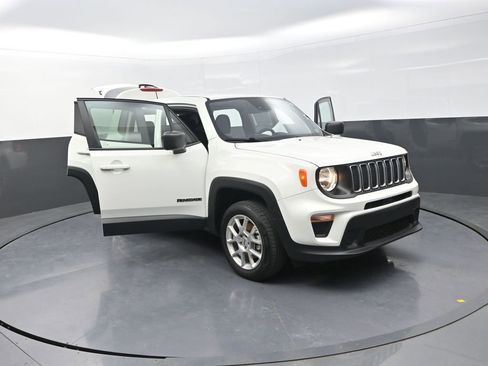Used 2023 Jeep Renegade Latitude image 29