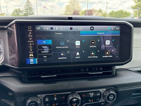 Used 2024 Jeep Wrangler Unlimited Sahara w/ Technology Group AWD/4WD image 33