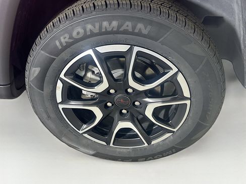 Used 2025 Jeep Compass Trailhawk image 11