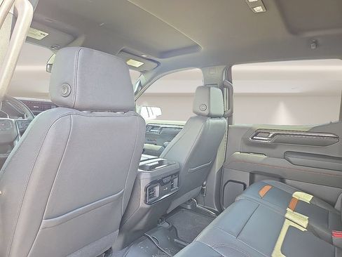 Used 2023 GMC Sierra 1500 AT4 w/ AT4 Premium Package AWD/4WD image 11