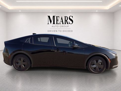 Used 2023 Toyota Prius LE FWD image 6